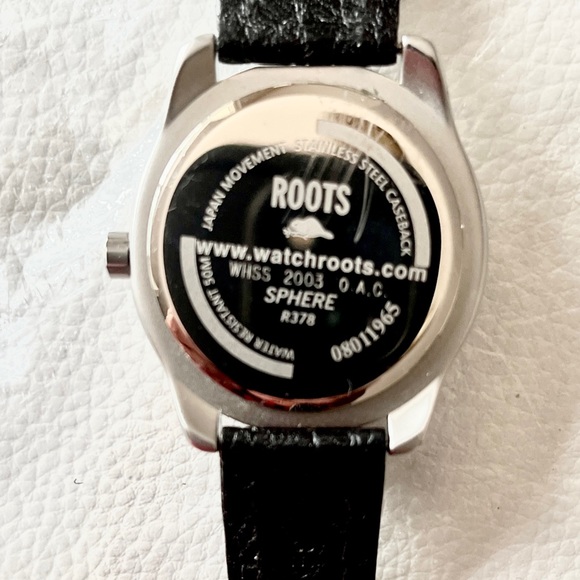 Roots -New watch needs battery  Round black dial with date , luminous dial - Picture 2 of 2
